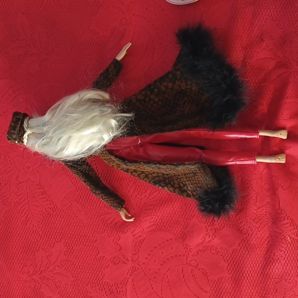 Elle Walk on the Wild Side - Picture 10 of 13